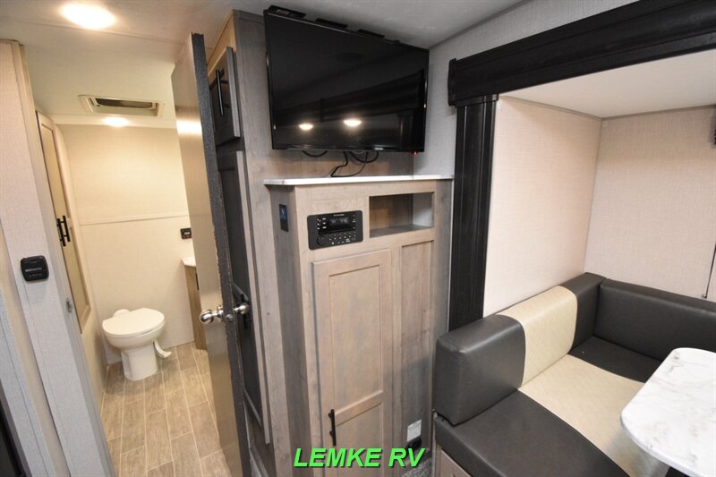2021 Venture RV Sonic 220VRB   - Photo 24 - Rocklin, CA 95677
