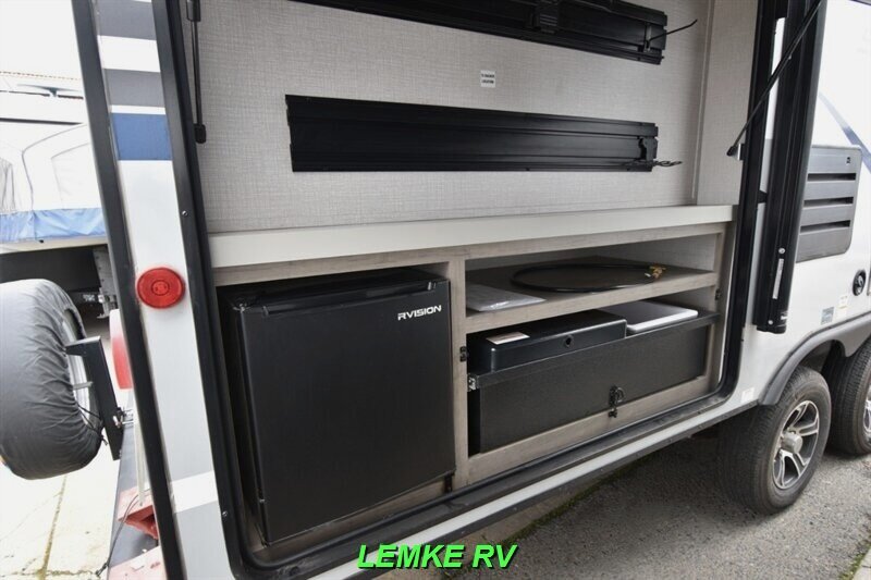 2021 Venture RV Sonic 220VRB   - Photo 10 - Rocklin, CA 95677