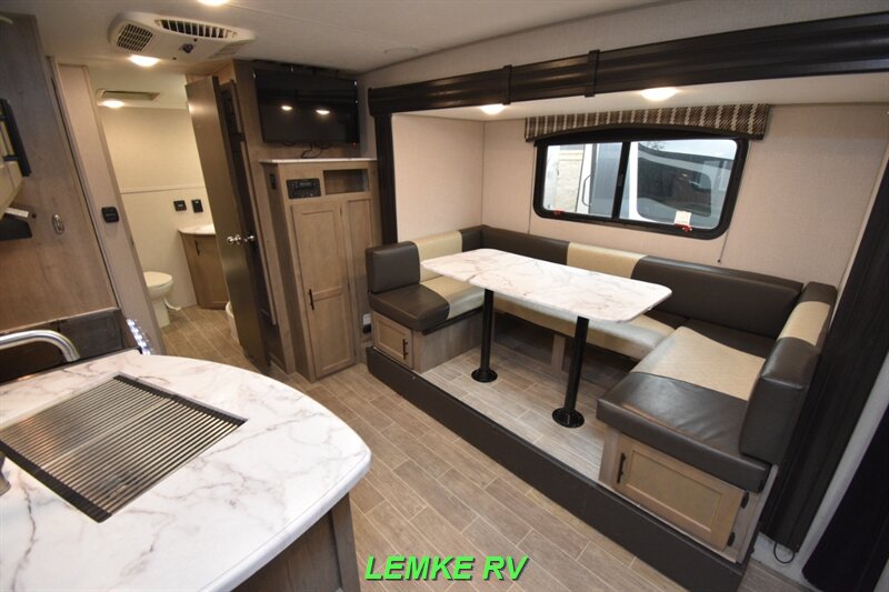 2021 Venture RV Sonic 220VRB   - Photo 12 - Rocklin, CA 95677