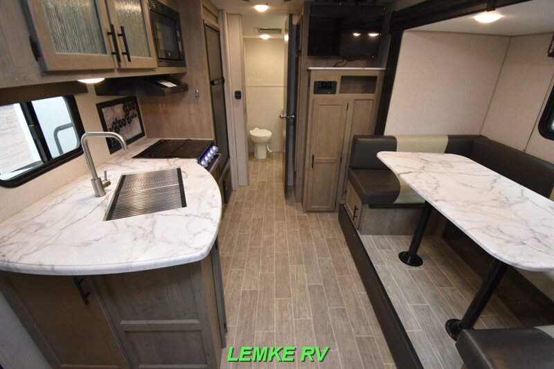 2021 Venture RV Sonic 220VRB   - Photo 5 - Rocklin, CA 95677