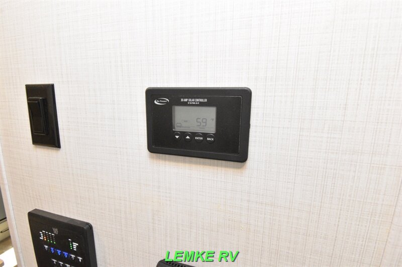 2024 Forest River Rockwood Signature 281RK   - Photo 25 - Rocklin, CA 95677