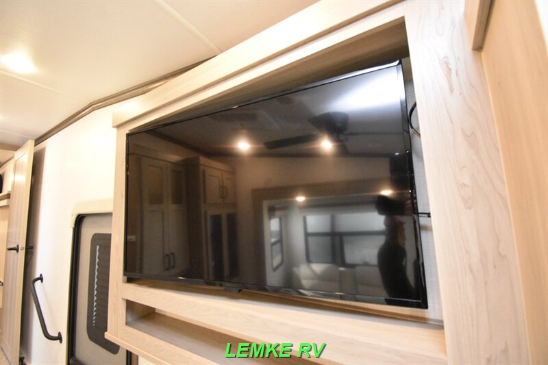 2024 Forest River Rockwood Signature 281RK   - Photo 23 - Rocklin, CA 95677