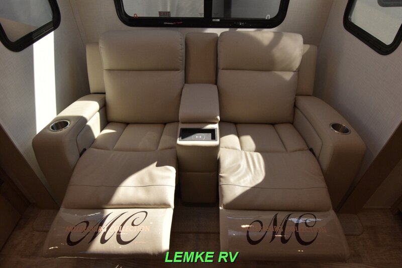 2024 Forest River Rockwood Signature 281RK   - Photo 21 - Rocklin, CA 95677