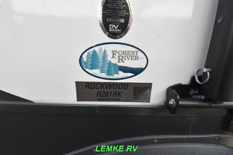 2024 Forest River Rockwood Signature 281RK   - Photo 24 - Rocklin, CA 95677