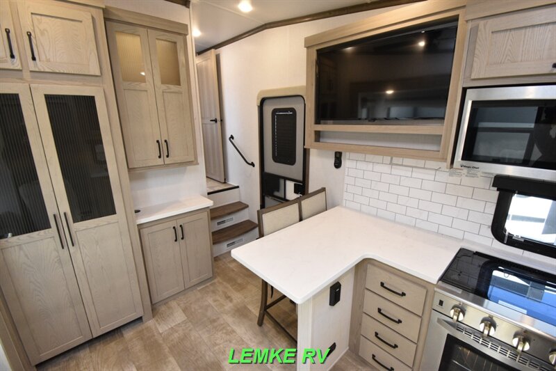 2024 Forest River Rockwood Signature 281RK   - Photo 20 - Rocklin, CA 95677