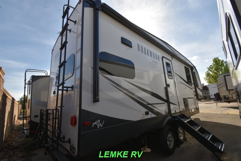 2024 Forest River Rockwood Signature 281RK   - Photo 8 - Rocklin, CA 95677