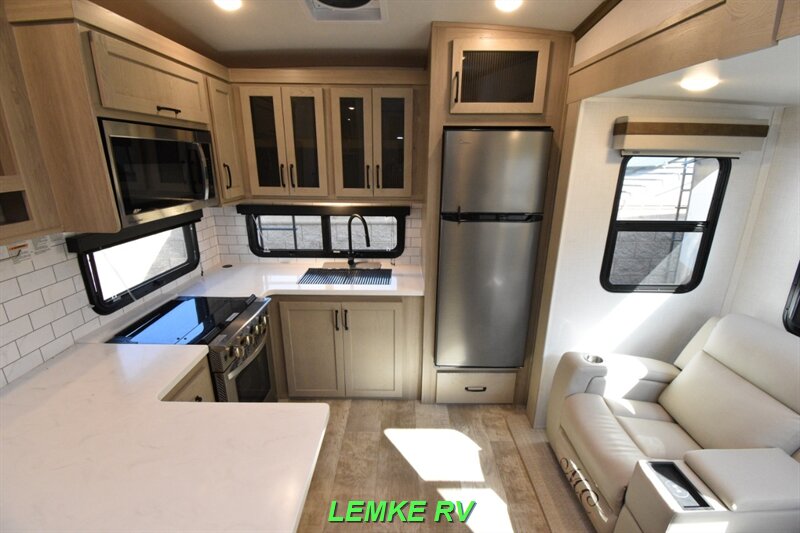 2024 Forest River Rockwood Signature 281RK   - Photo 2 - Rocklin, CA 95677