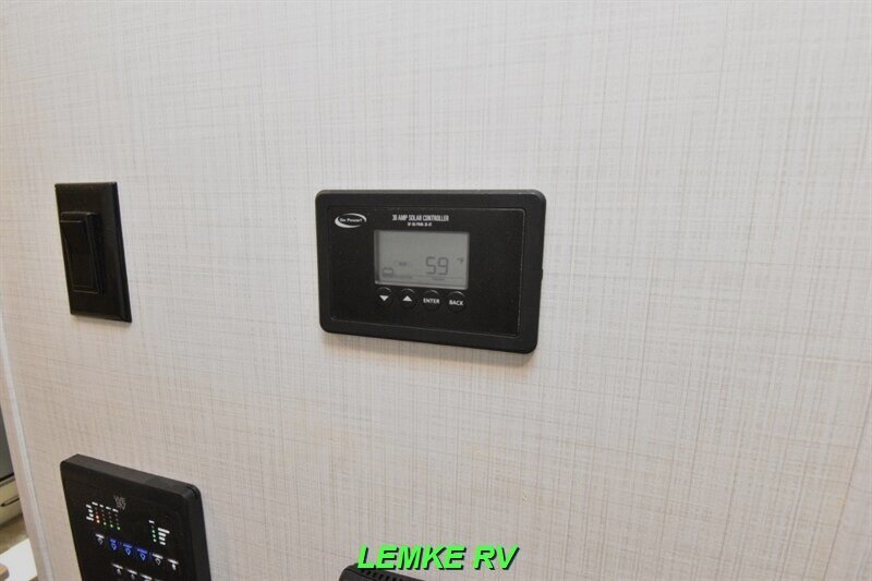 2024 Forest River Rockwood Signature 281RK   - Photo 20 - Rocklin, CA 95677