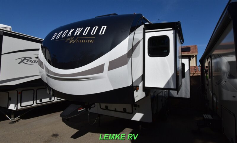 2024 Forest River Rockwood Signature 281RK   - Photo 6 - Rocklin, CA 95677
