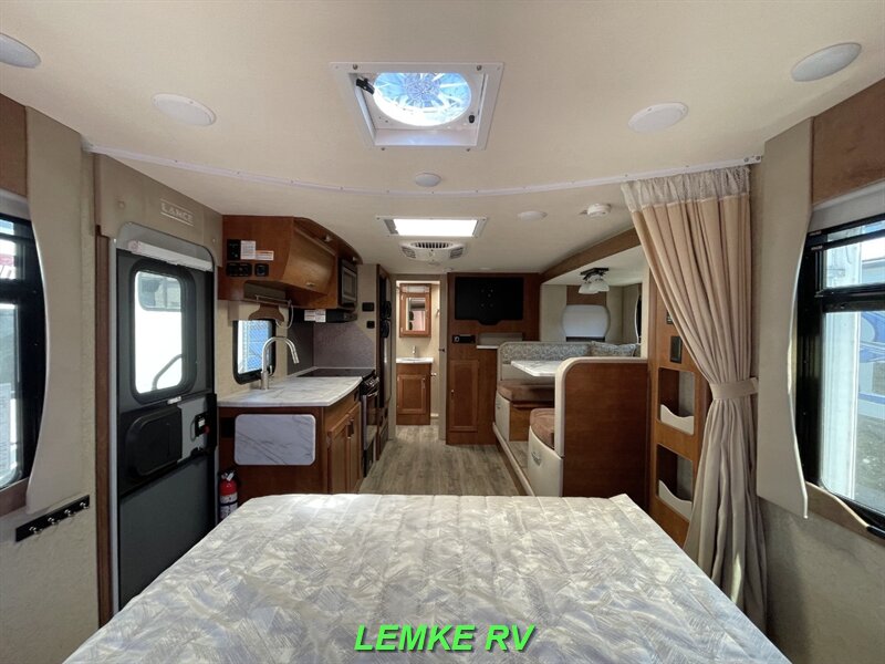 2021 Lance 1985   - Photo 18 - Rocklin, CA 95677