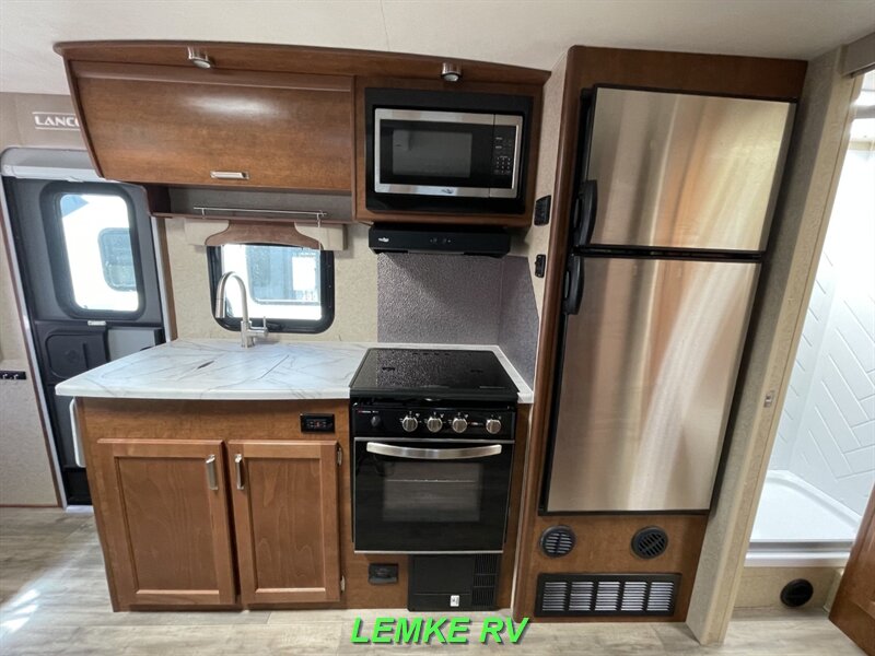 2021 Lance 1985   - Photo 16 - Rocklin, CA 95677