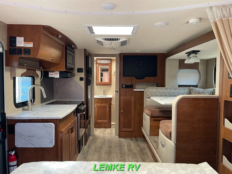 2021 Lance 1985   - Photo 5 - Rocklin, CA 95677