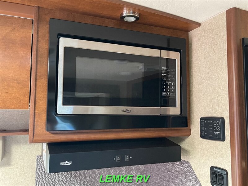 2021 Lance 1985   - Photo 22 - Rocklin, CA 95677