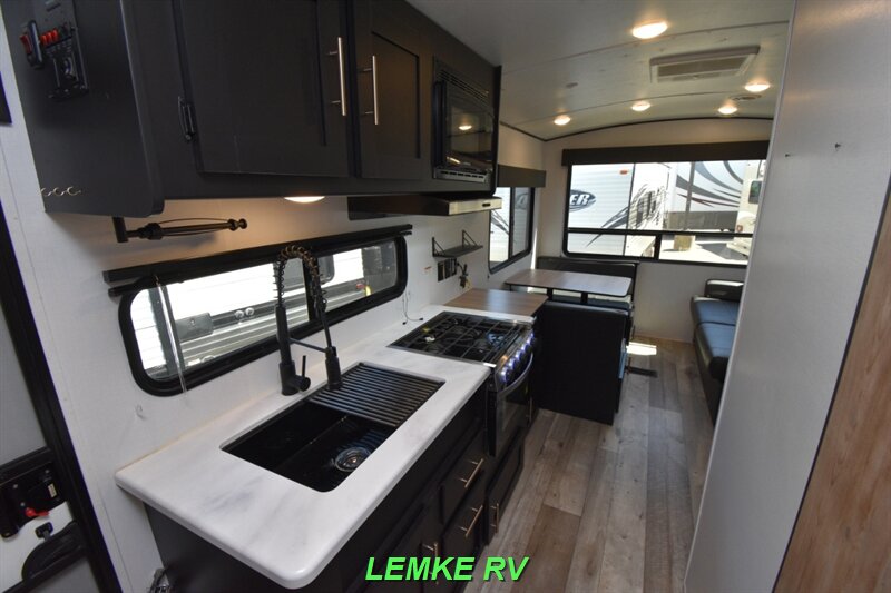 2023 Keystone Springdale 222RDWE   - Photo 14 - Rocklin, CA 95677