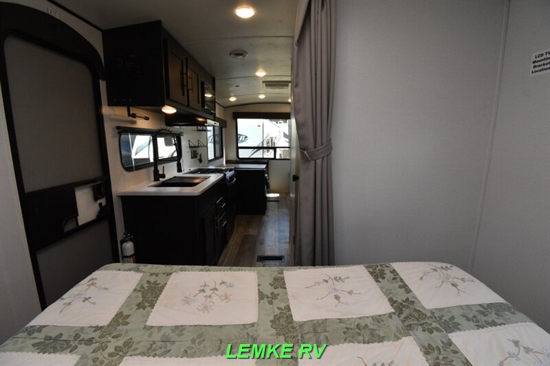 2023 Keystone Springdale 222RDWE   - Photo 19 - Rocklin, CA 95677