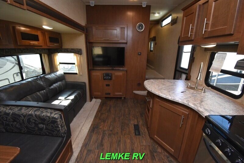 2017 Forest River Wildcat Maxx F312BHX   - Photo 5 - Rocklin, CA 95677