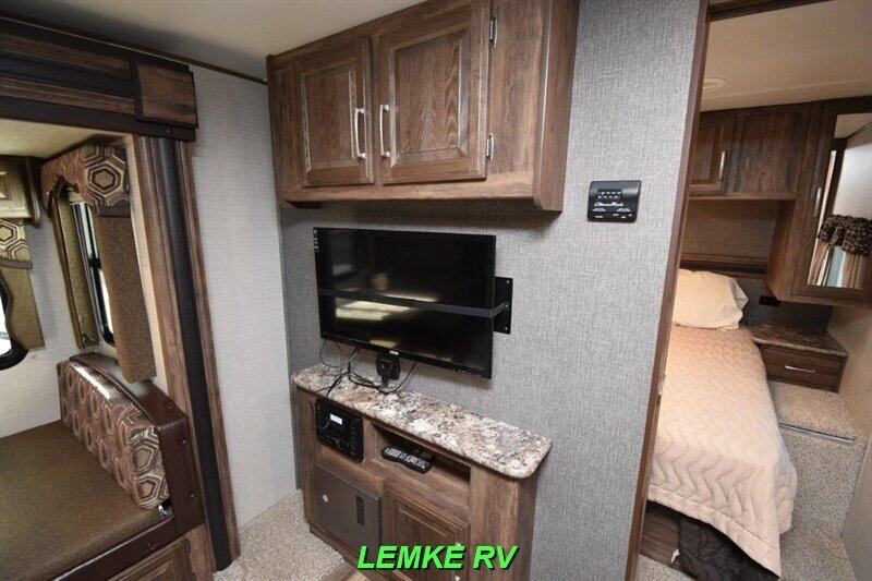 2016 Keystone Cougar 22RBIWE   - Photo 21 - Rocklin, CA 95677