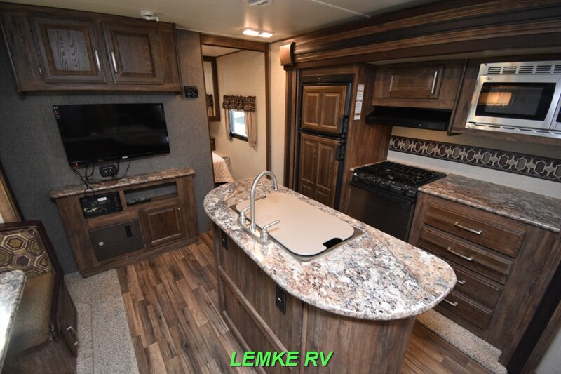 2016 Keystone Cougar 22RBIWE   - Photo 11 - Rocklin, CA 95677
