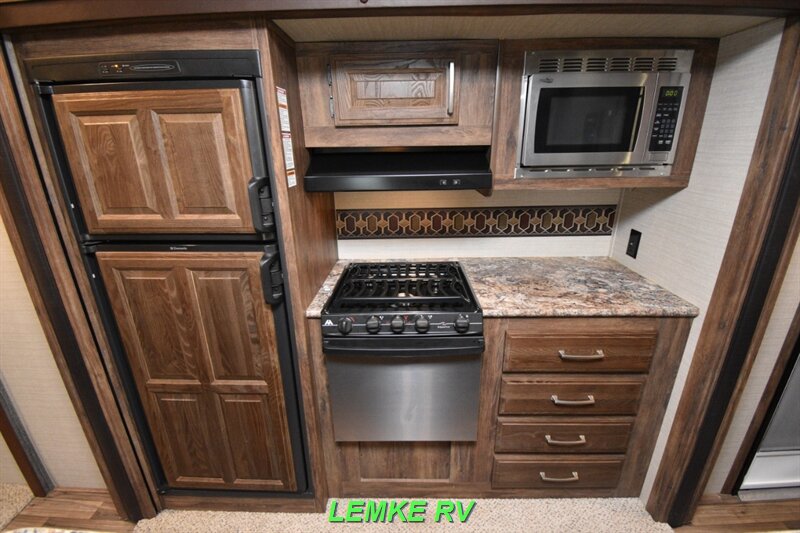 2016 Keystone Cougar 22RBIWE   - Photo 13 - Rocklin, CA 95677