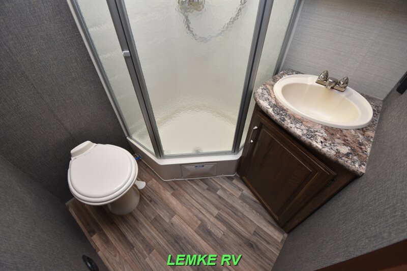 2016 Keystone Cougar 22RBIWE   - Photo 15 - Rocklin, CA 95677