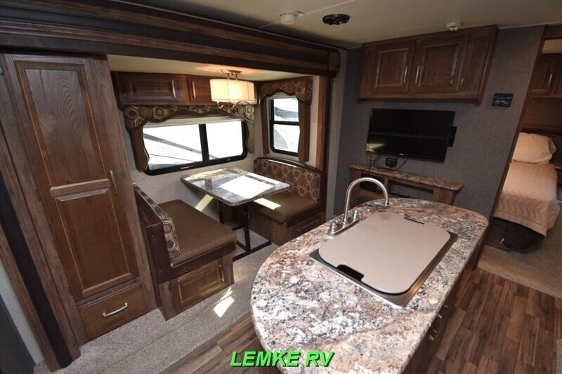 2016 Keystone Cougar 22RBIWE   - Photo 10 - Rocklin, CA 95677