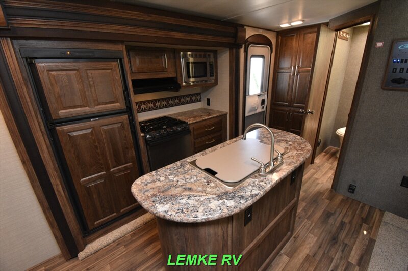 2016 Keystone Cougar 22RBIWE   - Photo 16 - Rocklin, CA 95677