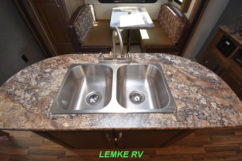 2016 Keystone Cougar 22RBIWE   - Photo 14 - Rocklin, CA 95677