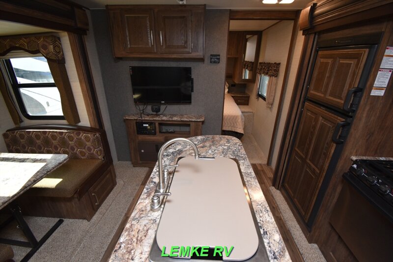 2016 Keystone Cougar 22RBIWE   - Photo 5 - Rocklin, CA 95677