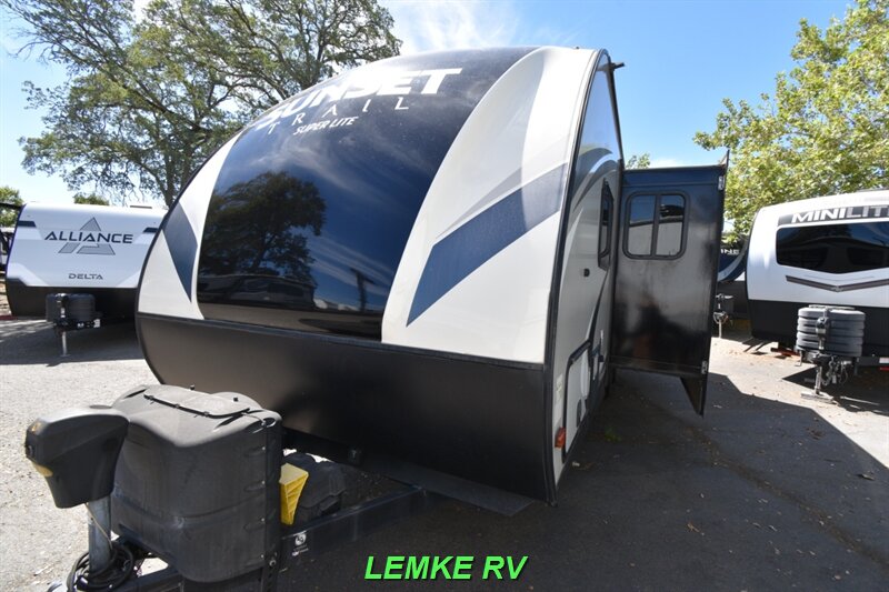 2018 CrossRoads RV Sunset Trail Super Lite 253RB   - Photo 6 - Rocklin, CA 95677