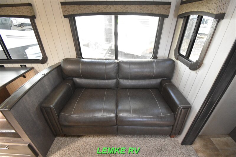 2018 CrossRoads RV Sunset Trail Super Lite 253RB   - Photo 16 - Rocklin, CA 95677