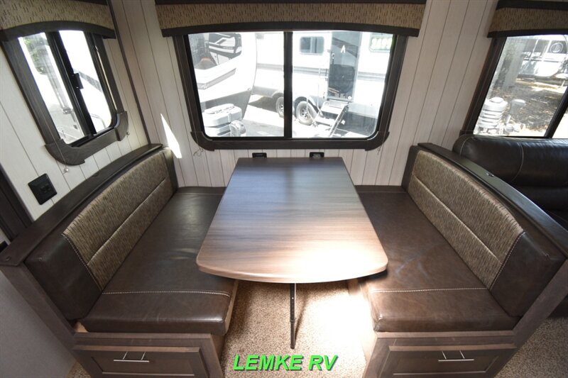 2018 CrossRoads RV Sunset Trail Super Lite 253RB   - Photo 19 - Rocklin, CA 95677