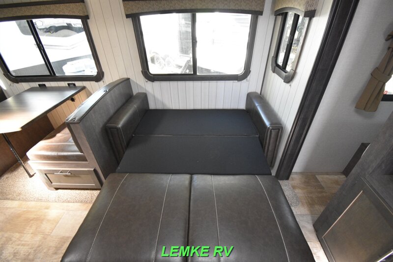 2018 CrossRoads RV Sunset Trail Super Lite 253RB   - Photo 25 - Rocklin, CA 95677