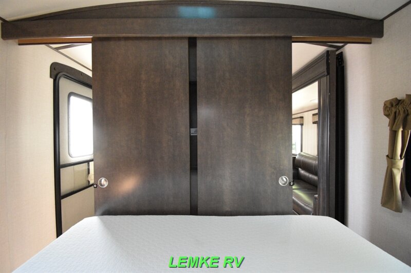 2018 CrossRoads RV Sunset Trail Super Lite 253RB   - Photo 22 - Rocklin, CA 95677