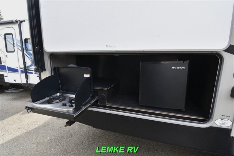 2021 Highland Ridge Mesa Ridge S-Lite 241BH   - Photo 10 - Rocklin, CA 95677