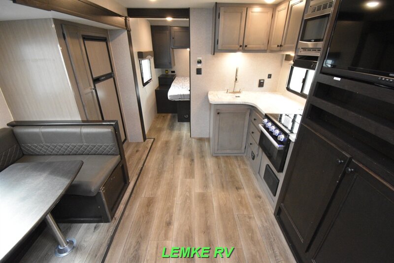 2021 Highland Ridge Mesa Ridge S-Lite 241BH   - Photo 5 - Rocklin, CA 95677