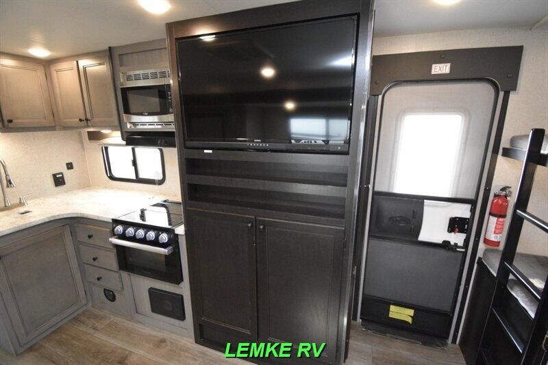 2021 Highland Ridge Mesa Ridge S-Lite 241BH   - Photo 24 - Rocklin, CA 95677