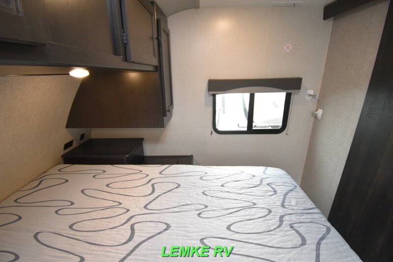 2021 Highland Ridge Mesa Ridge S-Lite 241BH   - Photo 18 - Rocklin, CA 95677