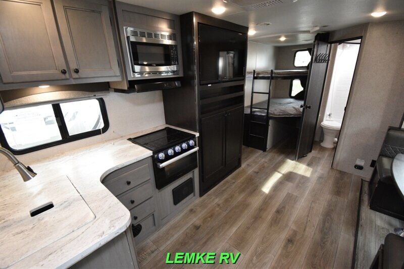 2021 Highland Ridge Mesa Ridge S-Lite 241BH   - Photo 14 - Rocklin, CA 95677