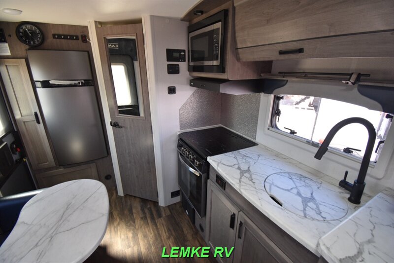 2021 Lance 1475   - Photo 13 - Rocklin, CA 95677