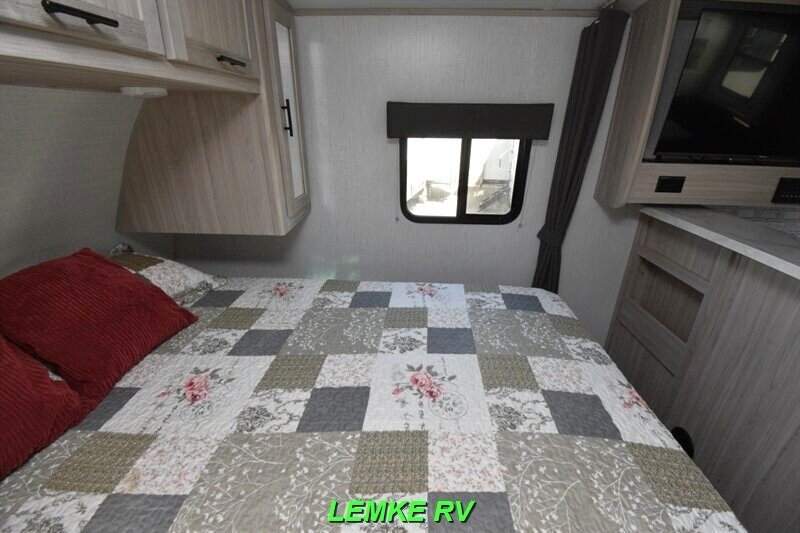 2022 Cruiser RV Shadow Cruiser 225RBS   - Photo 17 - Rocklin, CA 95677