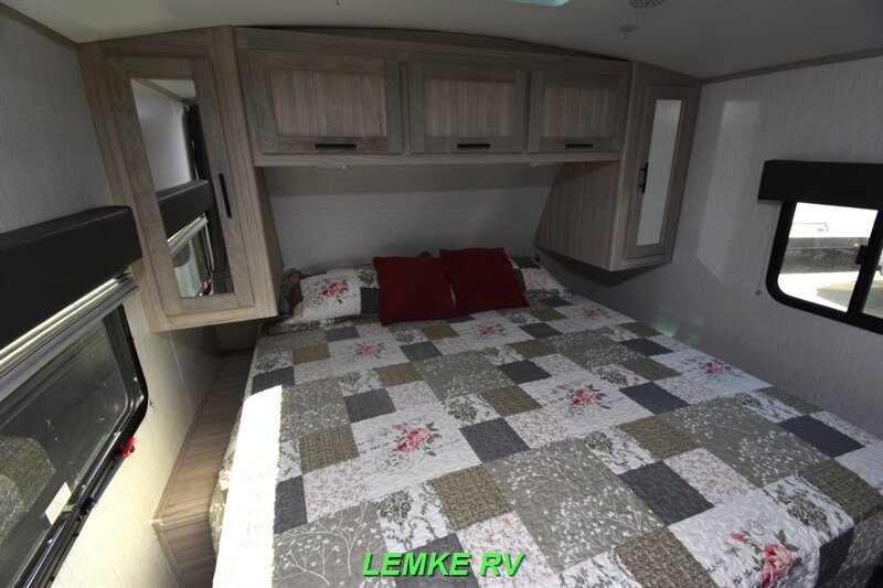 2022 Cruiser RV Shadow Cruiser 225RBS   - Photo 18 - Rocklin, CA 95677