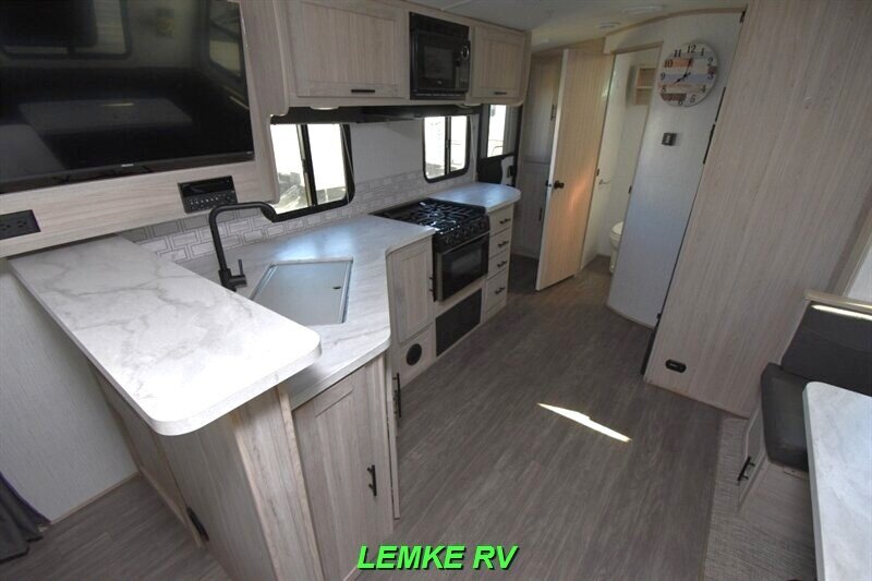 2022 Cruiser RV Shadow Cruiser 225RBS   - Photo 11 - Rocklin, CA 95677