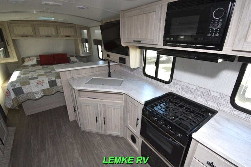 2022 Cruiser RV Shadow Cruiser 225RBS   - Photo 14 - Rocklin, CA 95677