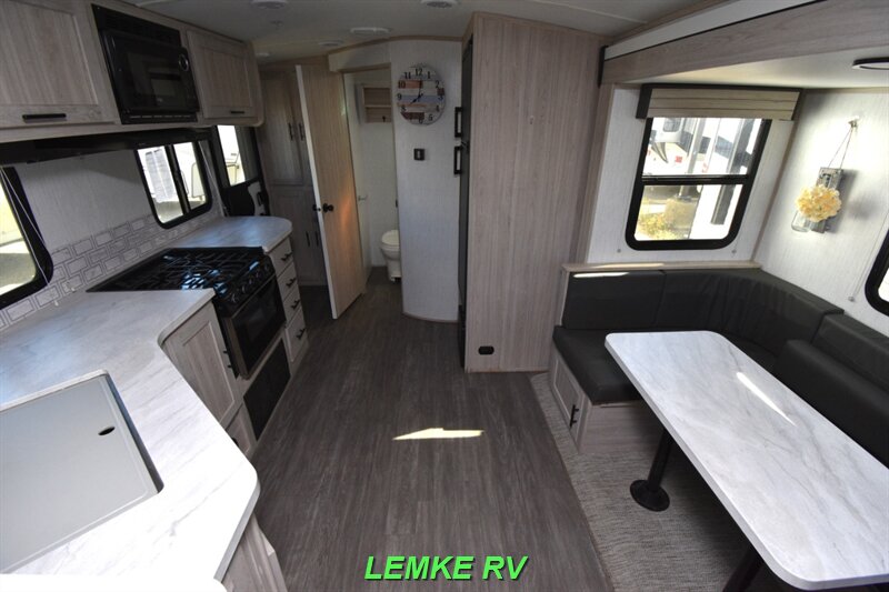 2022 Cruiser RV Shadow Cruiser 225RBS   - Photo 2 - Rocklin, CA 95677