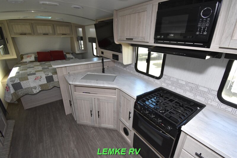 2022 Cruiser RV Shadow Cruiser 225RBS   - Photo 21 - Rocklin, CA 95677