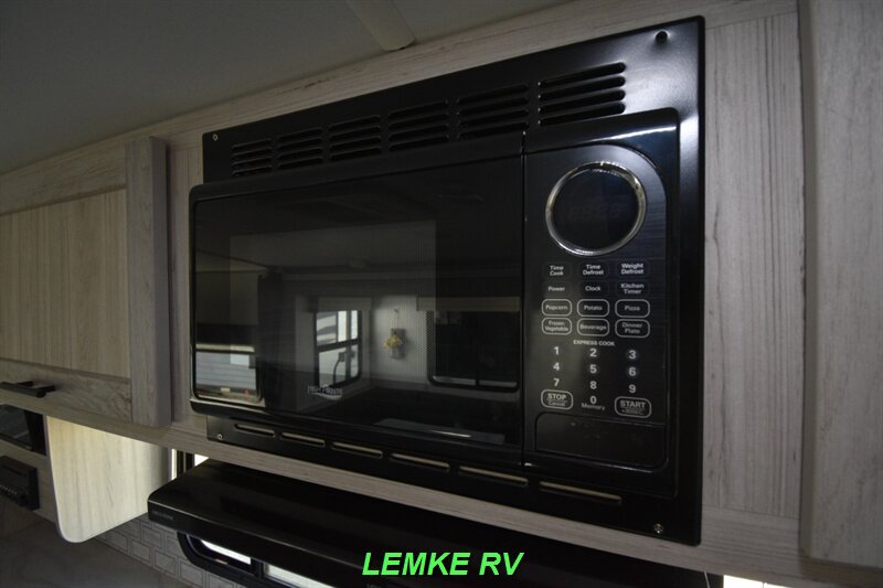 2022 Cruiser RV Shadow Cruiser 225RBS   - Photo 15 - Rocklin, CA 95677