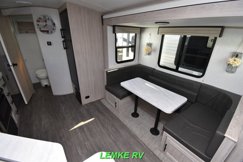 2022 Cruiser RV Shadow Cruiser 225RBS   - Photo 13 - Rocklin, CA 95677