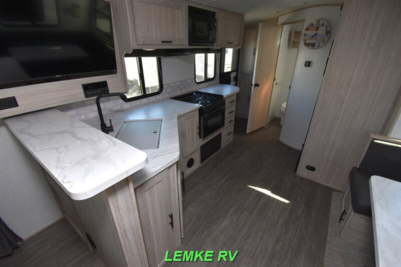 2022 Cruiser RV Shadow Cruiser 225RBS   - Photo 12 - Rocklin, CA 95677