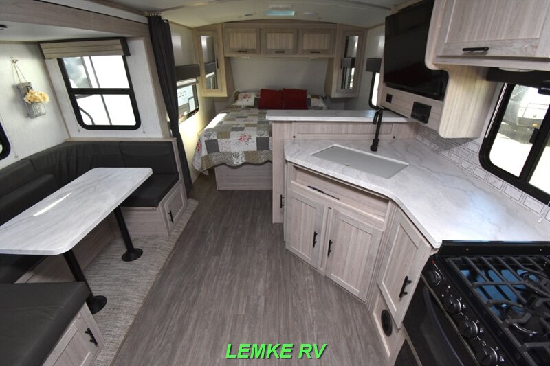 2022 Cruiser RV Shadow Cruiser 225RBS   - Photo 5 - Rocklin, CA 95677