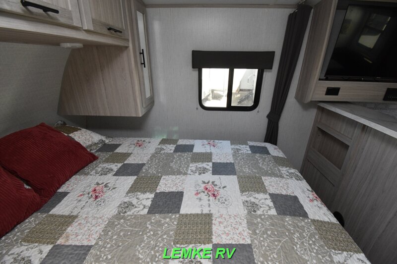 2022 Cruiser RV Shadow Cruiser 225RBS   - Photo 19 - Rocklin, CA 95677